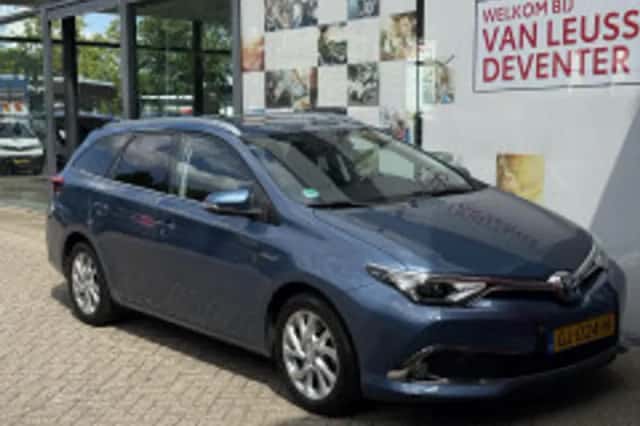 Toyota Auris (2015) thumbnail 6