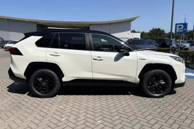 Toyota RAV4 (2019) thumbnail 2