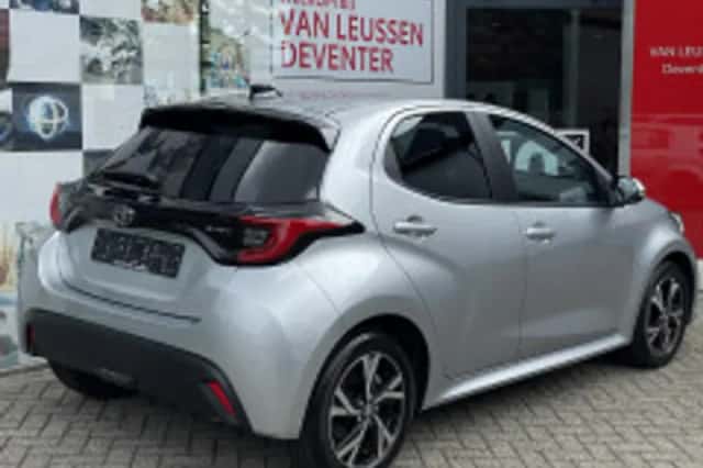 Toyota Yaris (2025) thumbnail 3