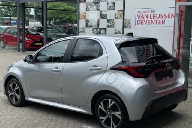 Toyota Yaris (2025) thumbnail 2