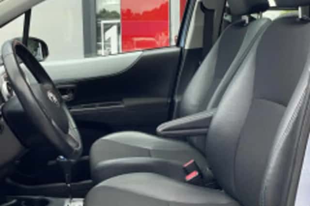 Toyota Yaris (2013) thumbnail 6