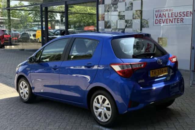 Toyota Yaris (2018) thumbnail 2