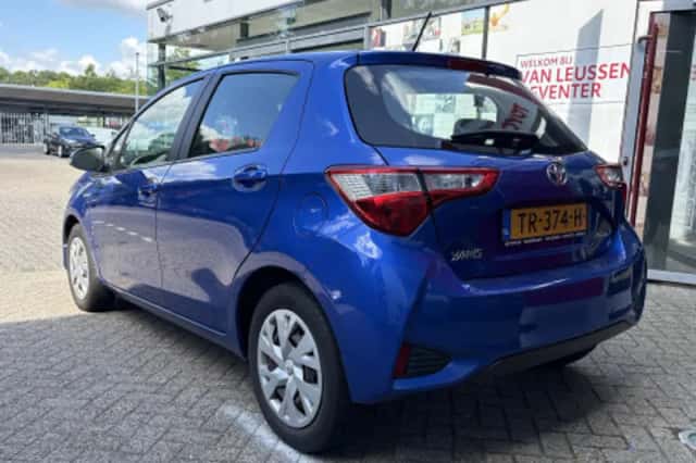 Toyota Yaris (2018) thumbnail 2