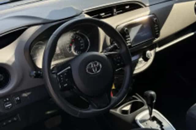 Toyota Yaris (2018) thumbnail 3