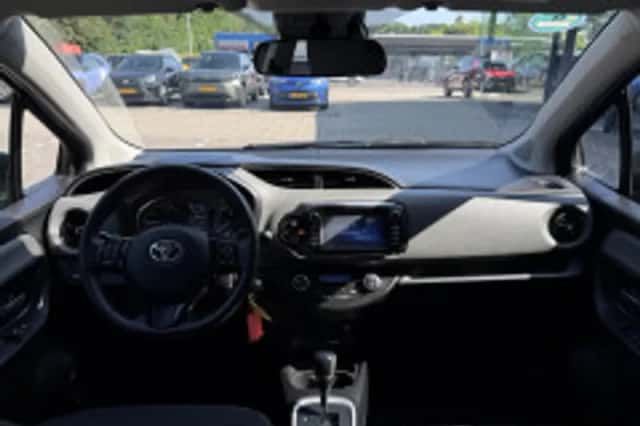 Toyota Yaris (2018) thumbnail 4