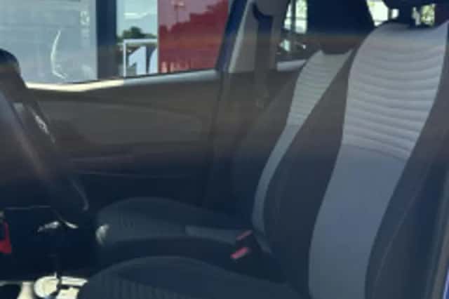 Toyota Yaris (2018) thumbnail 6