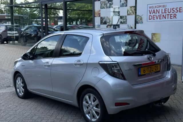 Toyota Yaris (2014) thumbnail 2