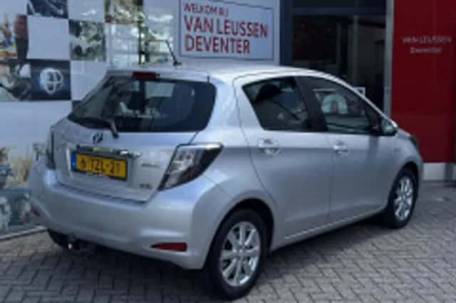Toyota Yaris (2014) thumbnail 4