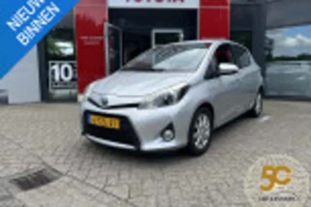 Toyota Yaris (2014) thumbnail 5