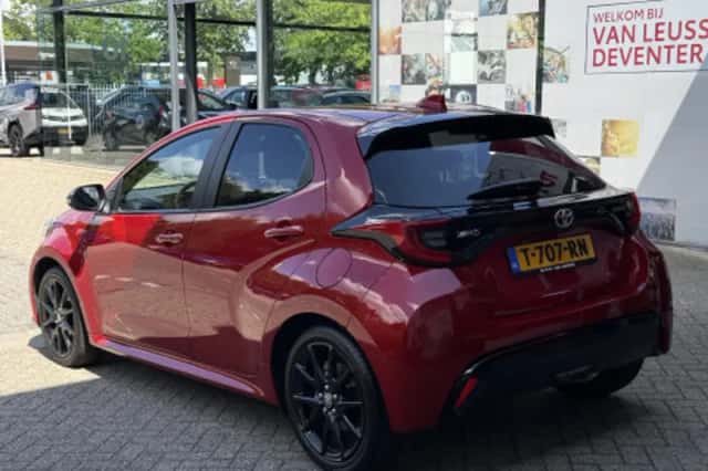 Toyota Yaris (2023) thumbnail 2