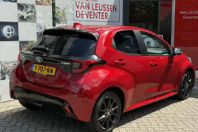Toyota Yaris (2023) thumbnail 4