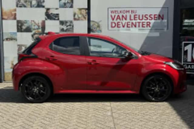 Toyota Yaris (2023) thumbnail 5