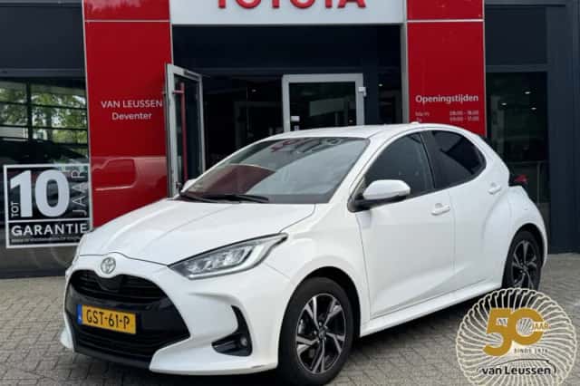 Toyota Yaris (2024) thumbnail 1