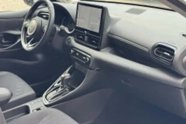 Toyota Yaris (2024) thumbnail 3