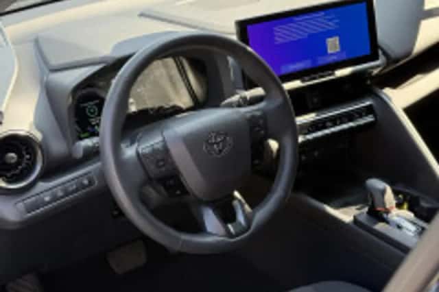 Toyota C hr (2024) thumbnail 6