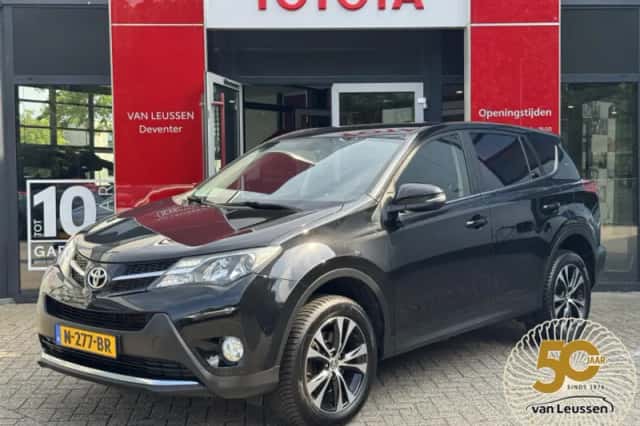 Toyota RAV4 (2015) thumbnail 1