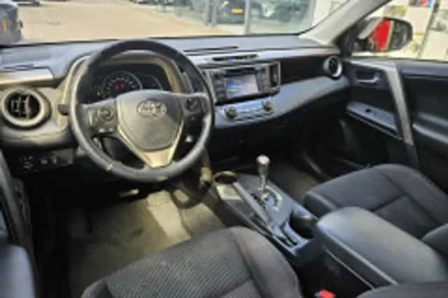 Toyota RAV4 (2015) thumbnail 4