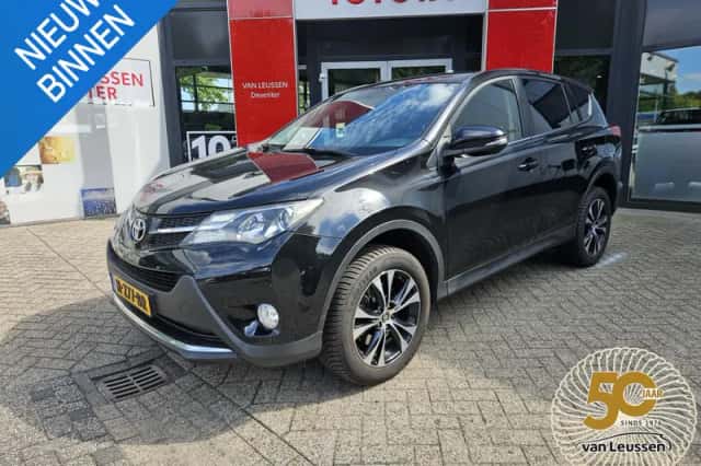Toyota RAV4 (2015) thumbnail 6
