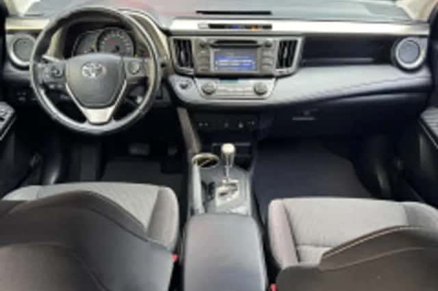 Toyota RAV4 (2015) thumbnail 6