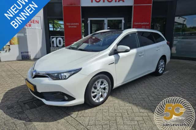 Toyota Auris (2015) thumbnail 1