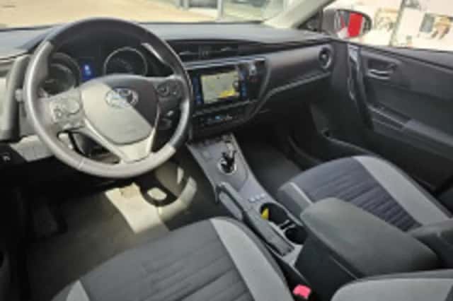 Toyota Auris (2015) thumbnail 4