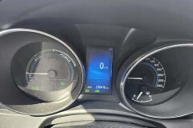 Toyota Auris (2015) thumbnail 5