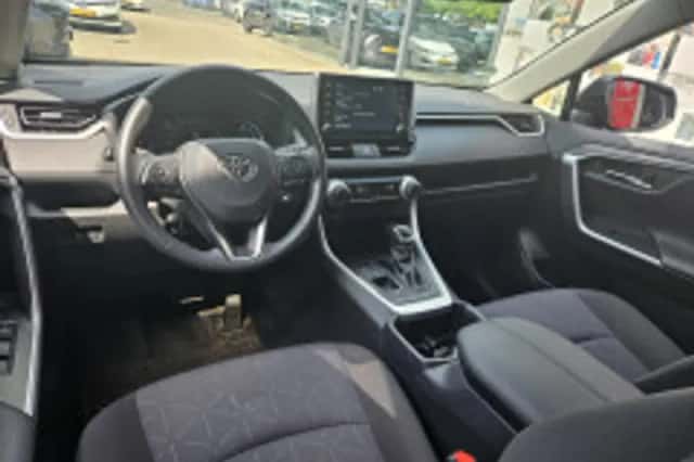 Toyota RAV4 (2023) thumbnail 4