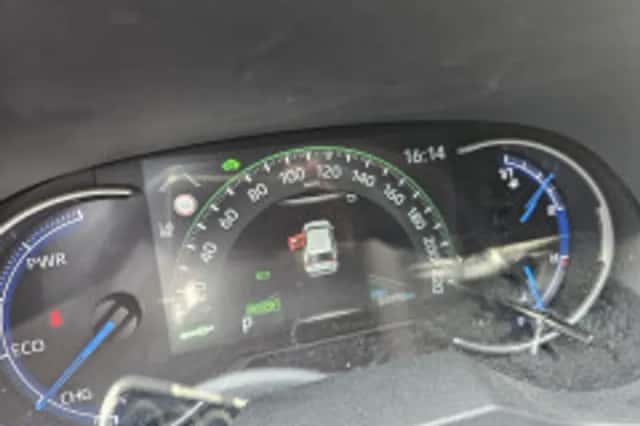 Toyota RAV4 (2023) thumbnail 5