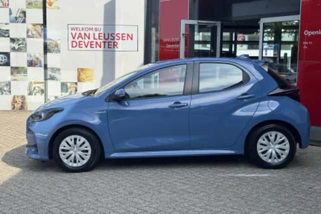 Toyota Yaris (2021) thumbnail 2