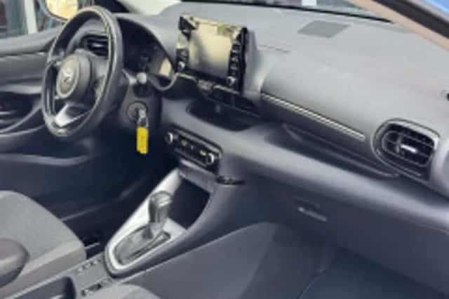 Toyota Yaris (2021) thumbnail 3