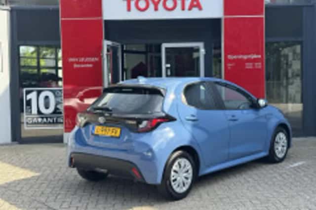 Toyota Yaris (2021) thumbnail 5