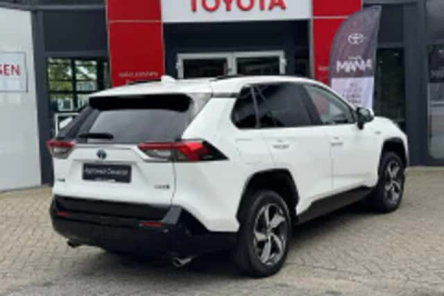 Toyota RAV4 (2022) thumbnail 3