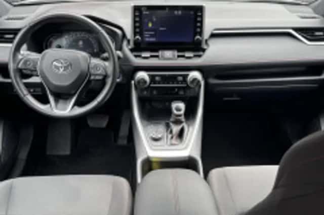 Toyota RAV4 (2022) thumbnail 5