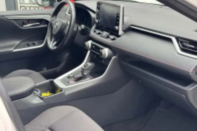 Toyota RAV4 (2022) thumbnail 6