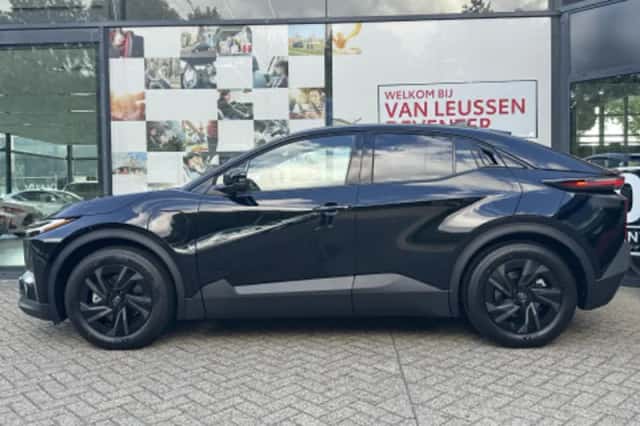 Toyota C hr (2026) thumbnail 2