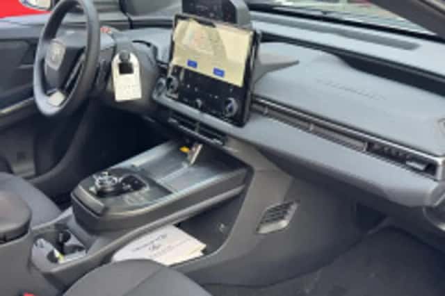 Toyota C hr (2026) thumbnail 3