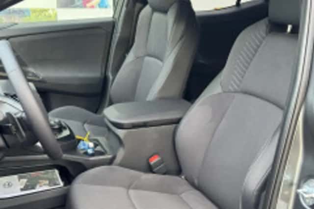 Toyota C hr (2026) thumbnail 4