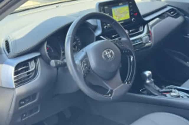 Toyota C hr (2022) thumbnail 3