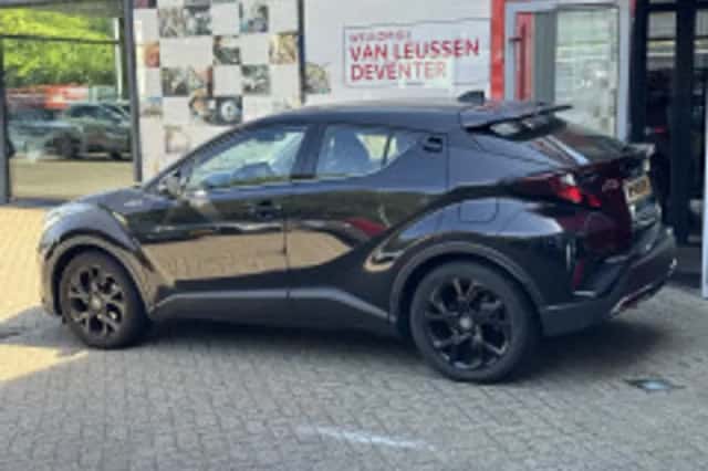 Toyota C hr (2022) thumbnail 4