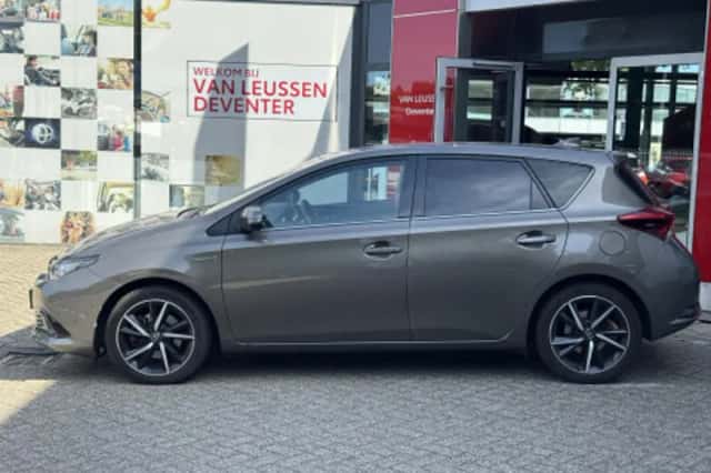 Toyota Auris (2019) thumbnail 2