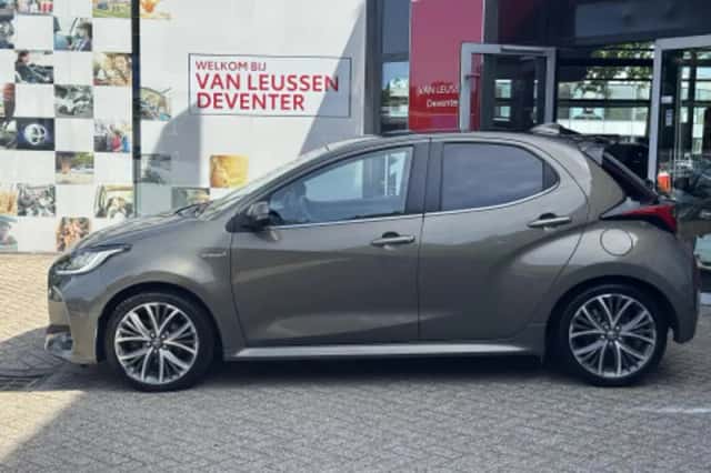 Toyota Yaris (2021) thumbnail 2