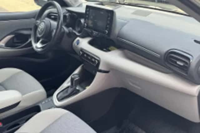 Toyota Yaris (2021) thumbnail 3