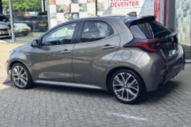 Toyota Yaris (2021) thumbnail 4