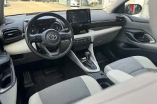 Toyota Yaris (2021) thumbnail 5