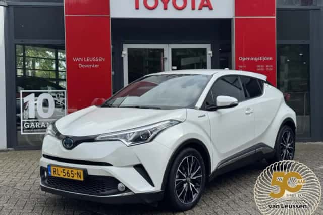 Toyota C-HR (2018) thumbnail 1