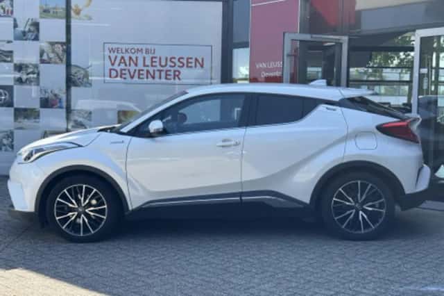 Toyota C hr (2018) thumbnail 2