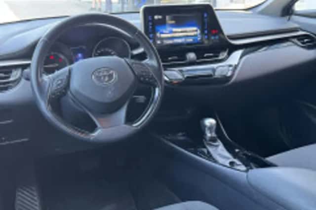 Toyota C hr (2018) thumbnail 3