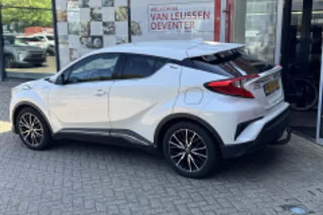 Toyota C hr (2018) thumbnail 4