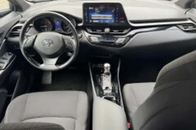 Toyota C-HR (2018) thumbnail 5