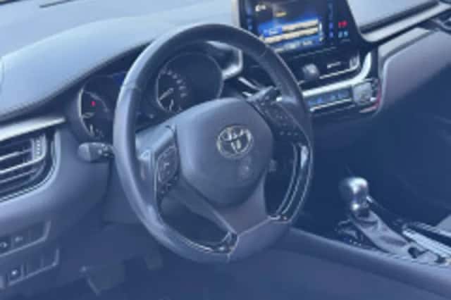 Toyota C hr (2018) thumbnail 5